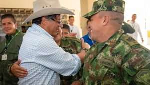 el-presidente-de-colombia-gustavo-petro-que-los-ninos-tengan-comida-caliente-mientras-estudian